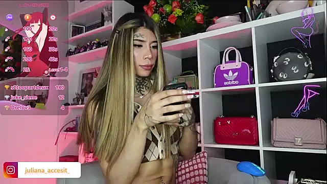 Snapshot of caroline_cossei chatting on 11, 2, 2025 caroline cossei online show from 11, 2, 2025