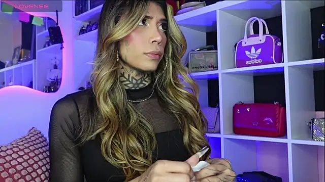 Snapshot of caroline_cossei chatting on 6, 3, 2025 caroline cossei online show from 6, 3, 2025