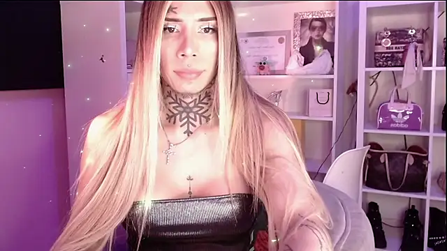 Snapshot of caroline_cossei chatting on 3, 10, 2025 caroline cossei online show from 3, 10, 2025