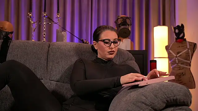 Snapshot of kelly_kent chatting on 5, 12, 2024 kelly kent online show from 5, 12, 2024