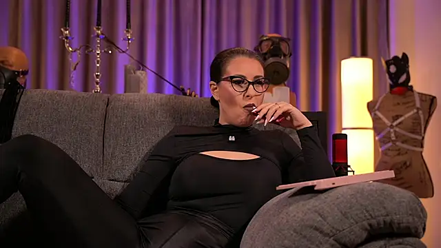 Snapshot of kelly_kent chatting on 7, 12, 2024 kelly kent online show from 7, 12, 2024