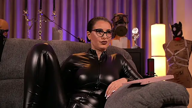 Snapshot of kelly_kent chatting on 8, 12, 2024 kelly kent online show from 8, 12, 2024