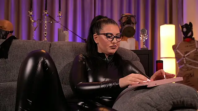 Snapshot of kelly_kent chatting on 10, 12, 2024 kelly kent online show from 10, 12, 2024