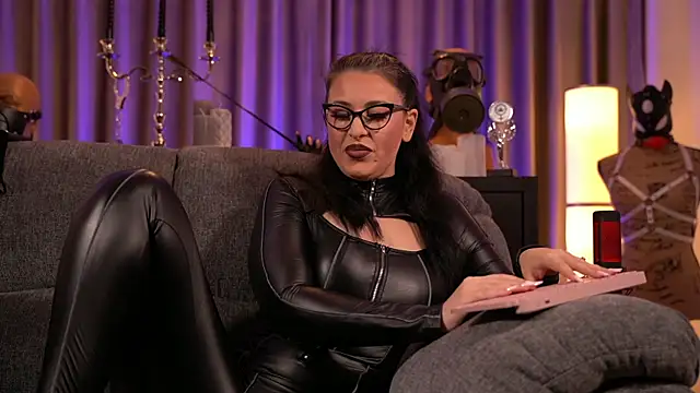 Snapshot of kelly_kent chatting on 11, 12, 2024 kelly kent online show from 11, 12, 2024