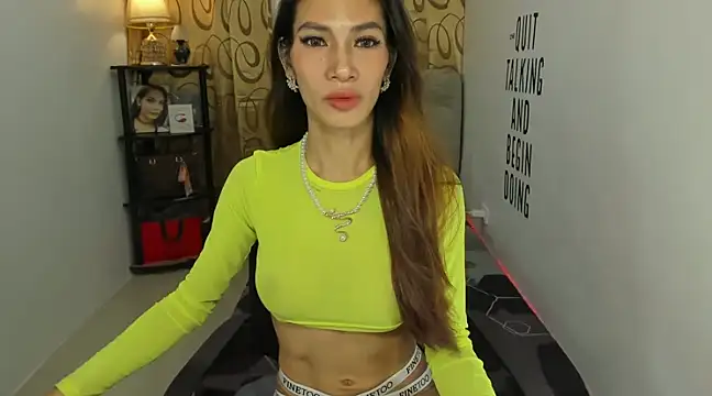 Snapshot of Trixie_Mattel21 chatting on 14, 12, 2024 Trixie Mattel21 online show from 14, 12, 2024