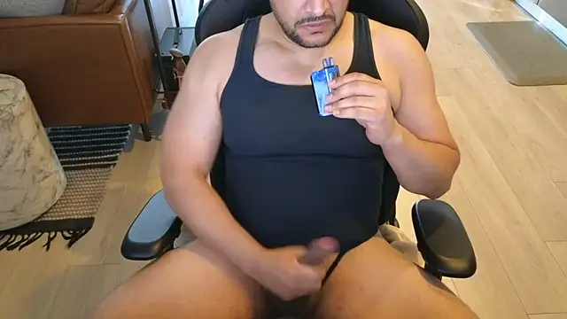 Snapshot of HungandThickLatin chatting on 28, 5, 2026 HungandThickLatin online show from 28, 5, 2026