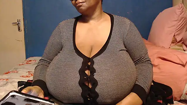 CUTEFIRMMELONSS online show from 1, 10, 2025