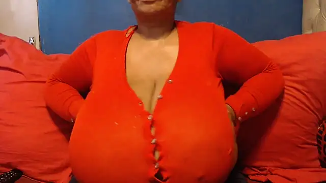 CUTEFIRMMELONSS online show from 25, 11, 2025