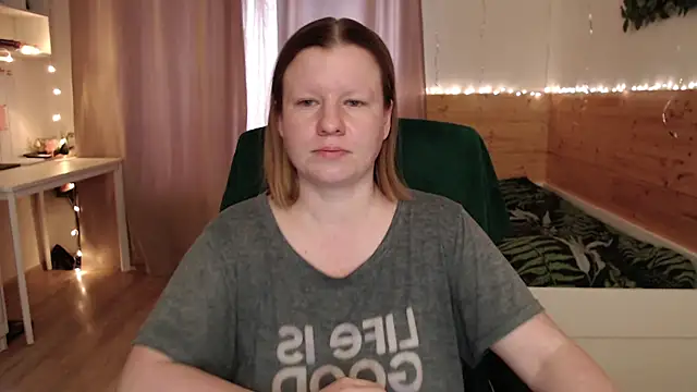 Snapshot of Exponent_5 chatting on 9, 5, 2026 Exponent 5 online show from 9, 5, 2026