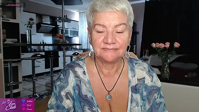 Snapshot of roxana_brooks chatting on 5, 8, 2026 roxana brooks online show from 5, 8, 2026