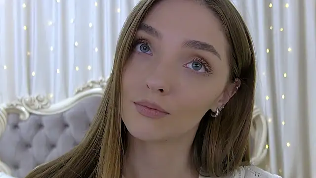 VirginieCruz online show from 10, 2, 2025