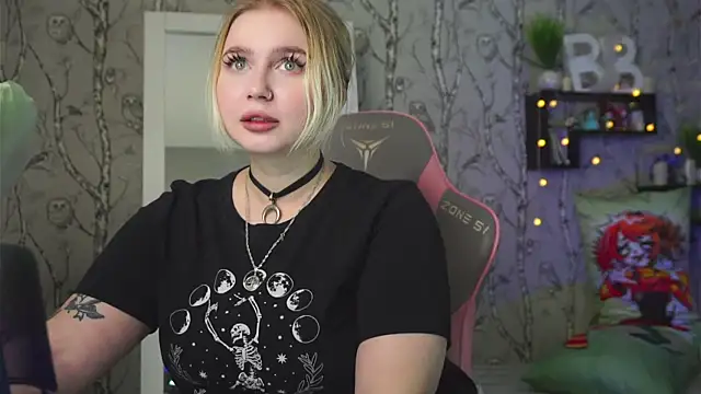 Snapshot of Moon_Valkyrie chatting on 13, 3, 2026 Moon Valkyrie online show from 13, 3, 2026