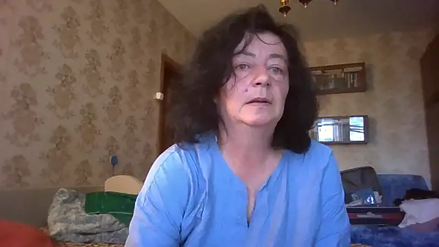Snapshot of GypsiQueen2 chatting on 8, 7, 2026 GypsiQueen2 online show from 8, 7, 2026