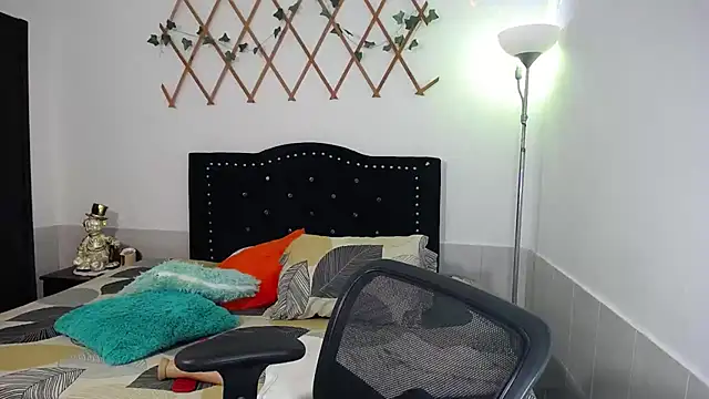 naughty girl 4u online show from 22, 2, 2026