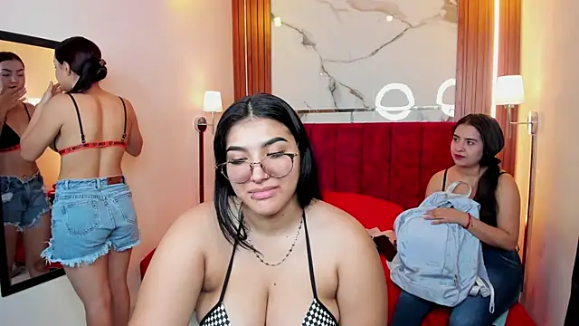 Snapshot of Afrodita-hott chatting on 3, 3, 2025 Afrodita-hott online show from 3, 3, 2025