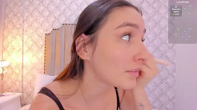 Pia Johnson  online show from 29, 11, 2025