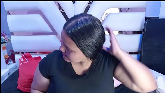 Snapshot of ValenTitis chatting on 4, 10, 2025 ValenTitis online show from 4, 10, 2025