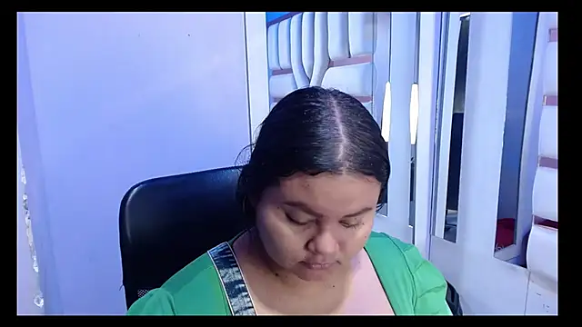 Snapshot of ValenTitis chatting on 8, 11, 2025 ValenTitis online show from 8, 11, 2025