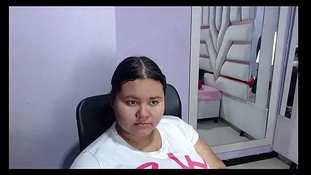 Snapshot of ValenTitis chatting on 13, 11, 2025 ValenTitis online show from 13, 11, 2025