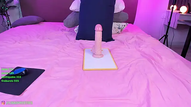 nikkisweetie online show from 21, 12, 2024