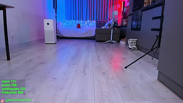 nikkisweetie online show from 3, 2, 2025