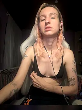 Snapshot of bunnydark00 chatting on 12, 10, 2025 bunnydark00 online show from 12, 10, 2025