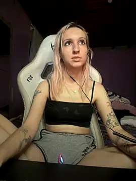 Snapshot of bunnydark00 chatting on 17, 10, 2025 bunnydark00 online show from 17, 10, 2025