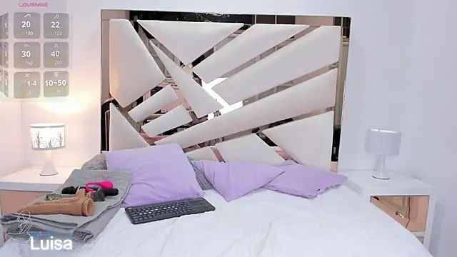 Naughty  Mom online show from 9, 1, 2025