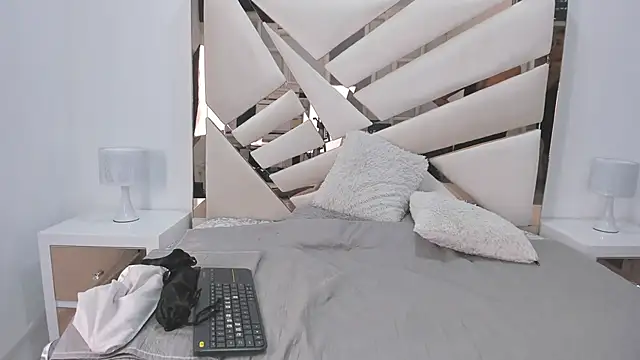 Naughty  Mom online show from 1, 2, 2025