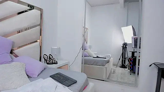 Naughty  Mom online show from 8, 2, 2025