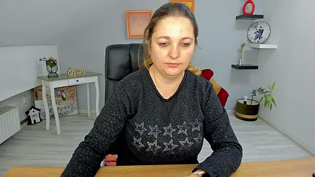 LollaGirl online show from 13, 1, 2025