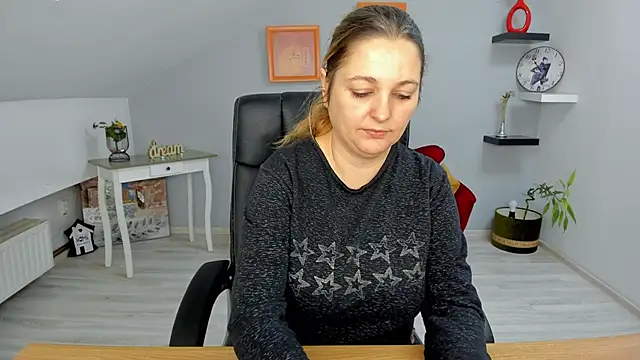 LollaGirl online show from 14, 1, 2025