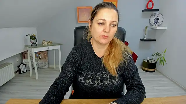 LollaGirl online show from 15, 1, 2025