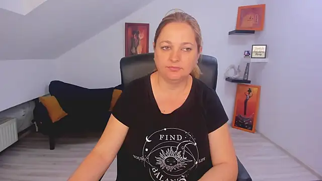 Snapshot of LollaGirl chatting on 25, 5, 2026 LollaGirl online show from 25, 5, 2026