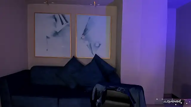 EveBensonX online show from 5, 3, 2025