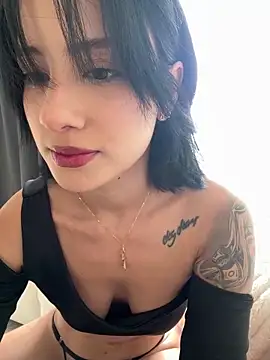 Snapshot of Ale_Lewis chatting on 4, 1, 2025 Ale Lewis online show from 4, 1, 2025