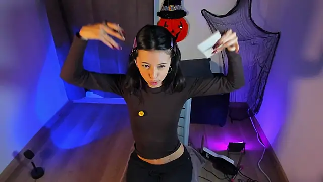 Snapshot of NanaRott chatting on 25, 10, 2025 NanaRott online show from 25, 10, 2025