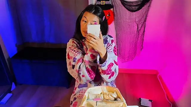 Snapshot of NanaRott chatting on 1, 11, 2025 NanaRott online show from 1, 11, 2025