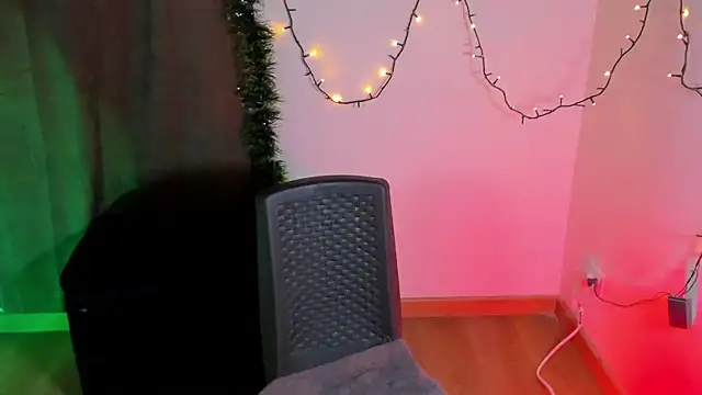 Snapshot of NanaRott chatting on 22, 12, 2025 NanaRott online show from 22, 12, 2025