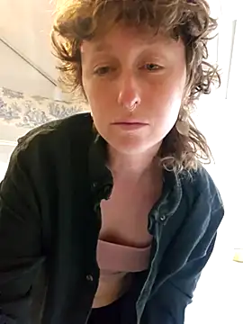 mossy kiss online show from 9, 3, 2025