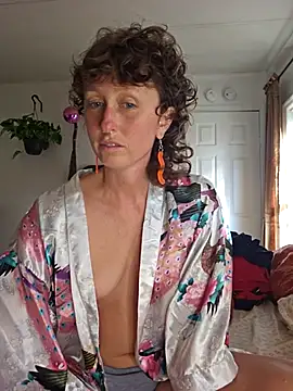 mossy kiss online show from 1, 11, 2025