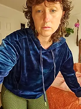 mossy kiss online show from 3, 11, 2025