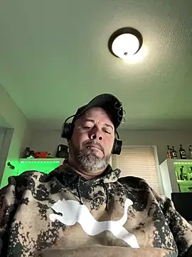 Snapshot of Cristian-Brayan chatting on 13, 3, 2025 Cristian-Brayan online show from 13, 3, 2025