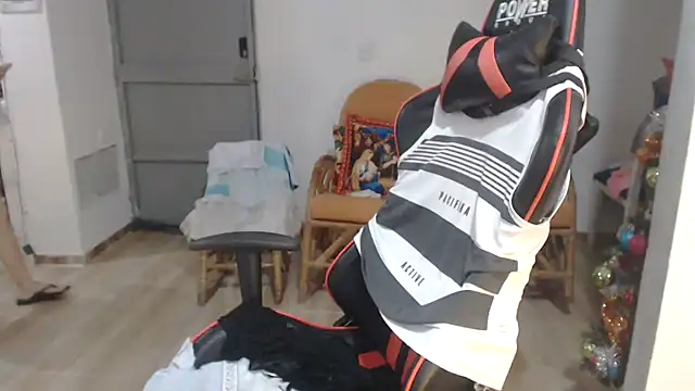 Snapshot of Valentina_lara01 chatting on 11, 12, 2024 Valentina lara01 online show from 11, 12, 2024