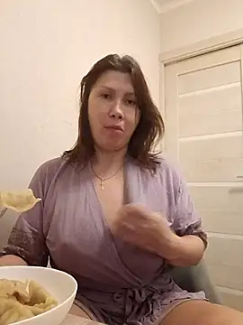 Snapshot of ROXOLANAA_SEXY chatting on 6, 3, 2026 ROXOLANAA SEXY online show from 6, 3, 2026