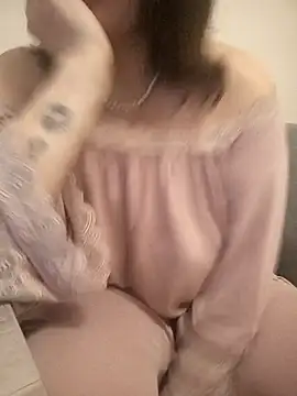 Snapshot of ROXOLANAA_SEXY chatting on 9, 4, 2026 ROXOLANAA SEXY online show from 9, 4, 2026