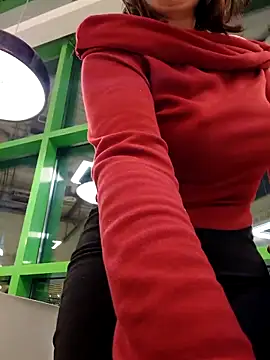 Snapshot of ROXOLANAA_SEXY chatting on 14, 4, 2026 ROXOLANAA SEXY online show from 14, 4, 2026