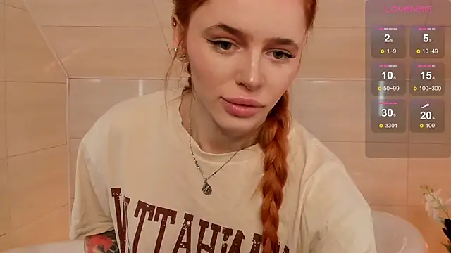 Snapshot of Phoenix_Margo chatting on 12, 10, 2025 Phoenix Margo online show from 12, 10, 2025