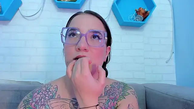 DEVA BLUE  online show from 28, 1, 2025