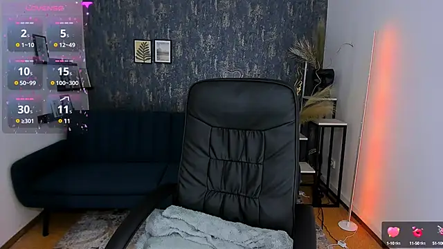 Snapshot of JeannieFox_ chatting on 4, 12, 2024 JeannieFox online show from 4, 12, 2024